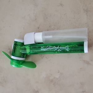 Battery Operated Misting Handheld Fan nwot
